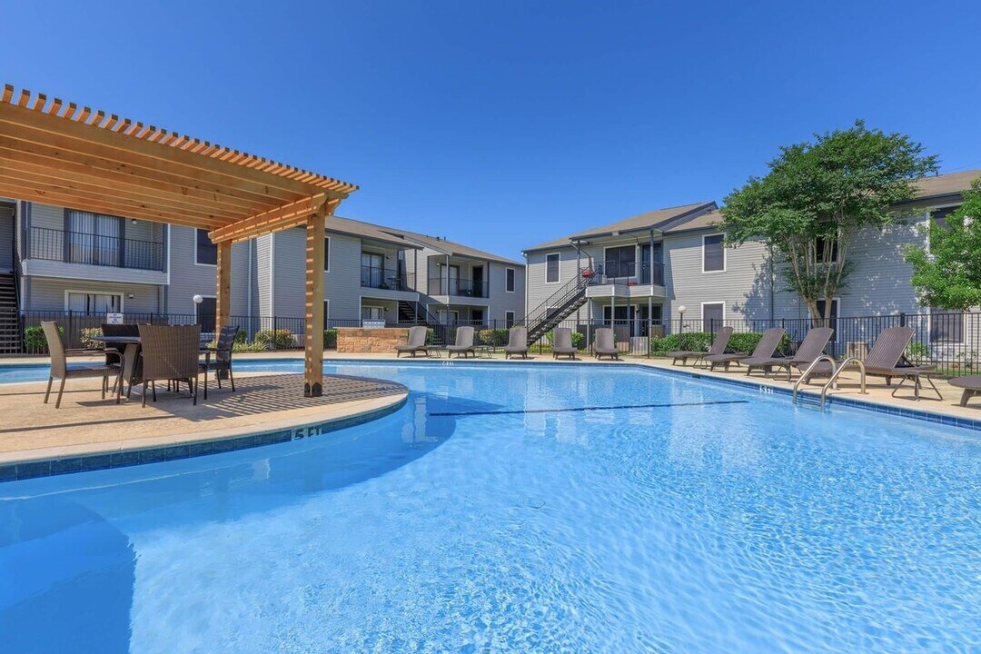 420 Garland Dr in Lake Jackson, TX - Building Photo