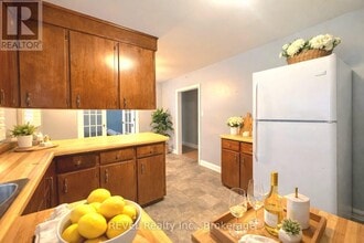 63 Thompson Ave in Thorold, ON - Building Photo - Building Photo