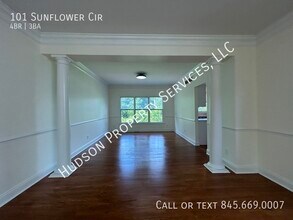 101 Sunflower Cir in Wappingers Falls, NY - Building Photo - Building Photo