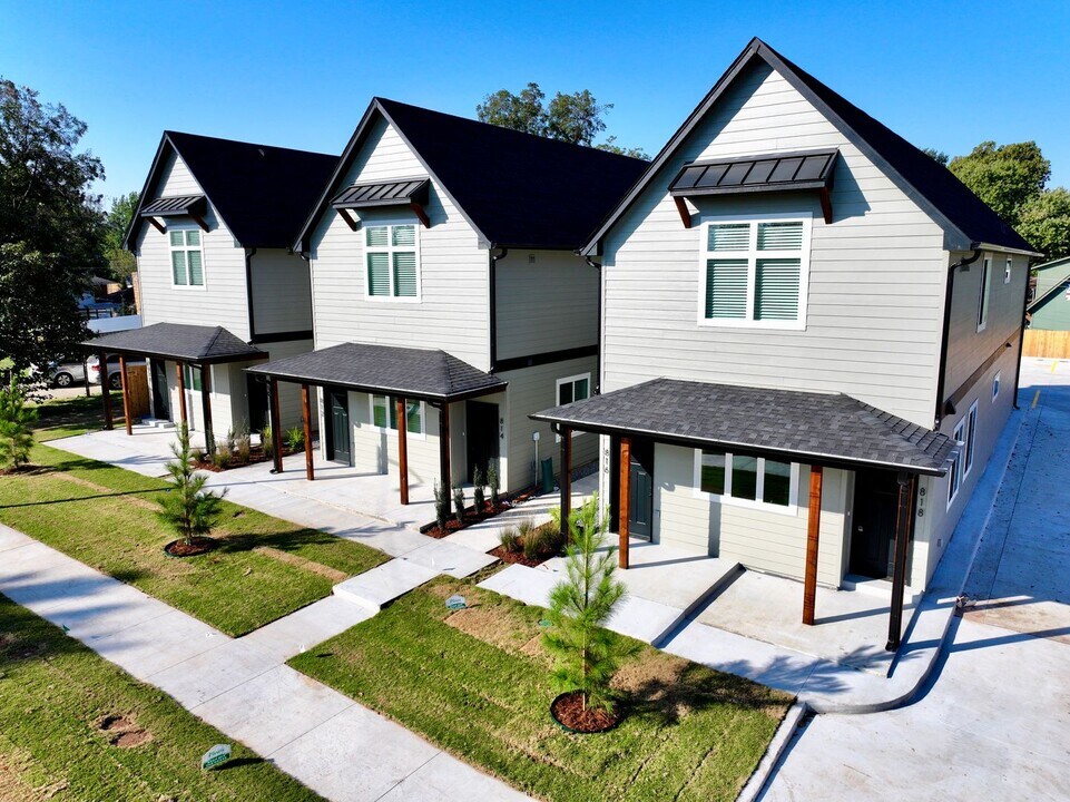 816 N Main St in Broken Arrow, OK - Foto de edificio