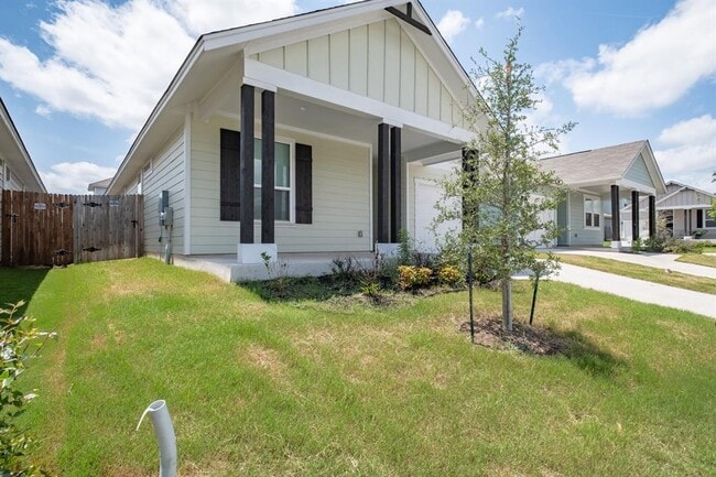 244 E Broade St in Leander, TX - Building Photo - Building Photo