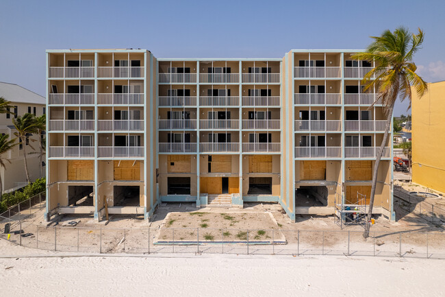 Island Towers in Ft. Myers, FL - Building Photo - Building Photo