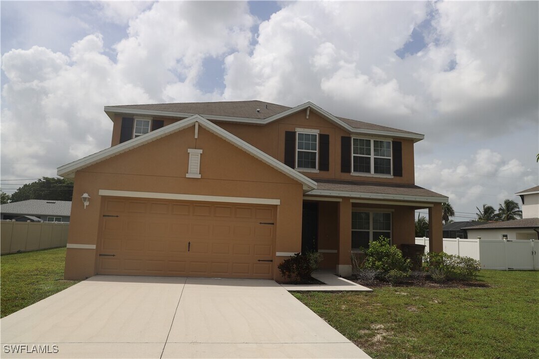 308 SW 16th Terrace in Cape Coral, FL - Building Photo