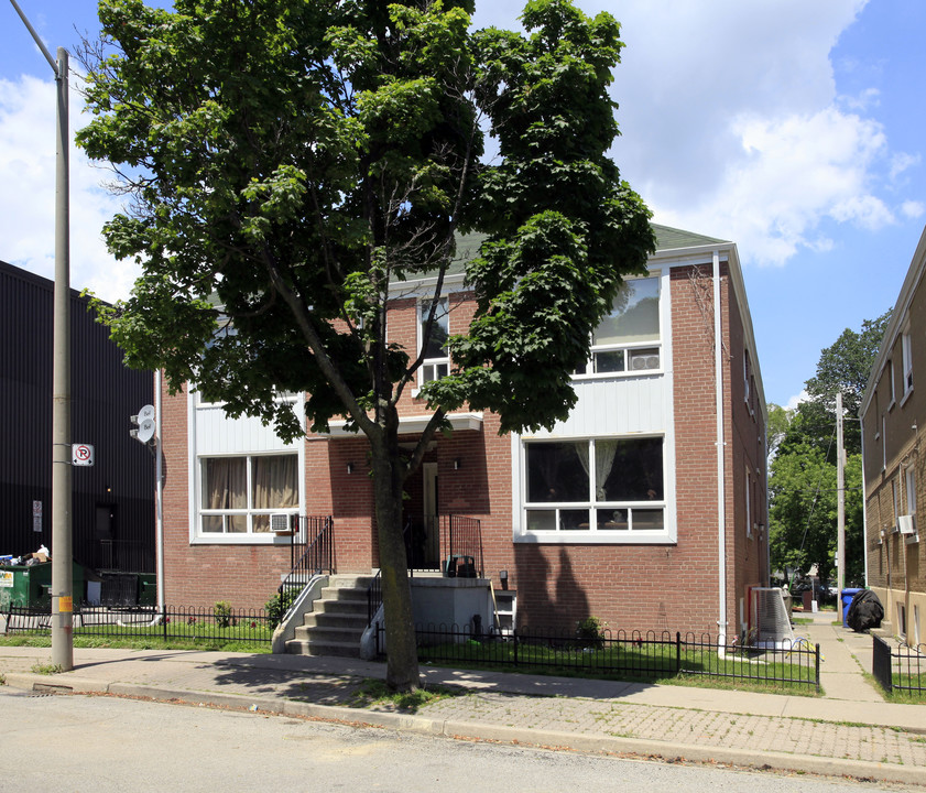 7 Norris Cres in Toronto, ON - Building Photo