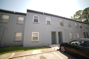 2325 W Pensacola St in Tallahassee, FL - Building Photo