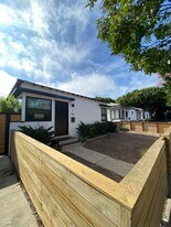 2224 Oak St in Santa Monica, CA - Building Photo