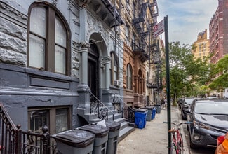 243 W 15th St in New York, NY - Building Photo - Building Photo