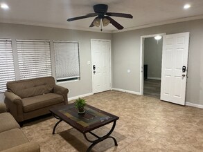 5007 Nassau Rd in Houston, TX - Foto de edificio - Building Photo