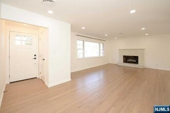 58 Oxford Pl in Glen Rock, NJ - Building Photo - Building Photo