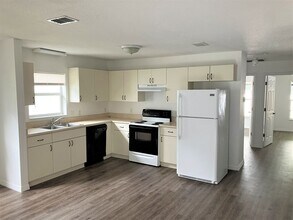 38621 Rose Ln in Zephyrhills, FL - Building Photo - Building Photo
