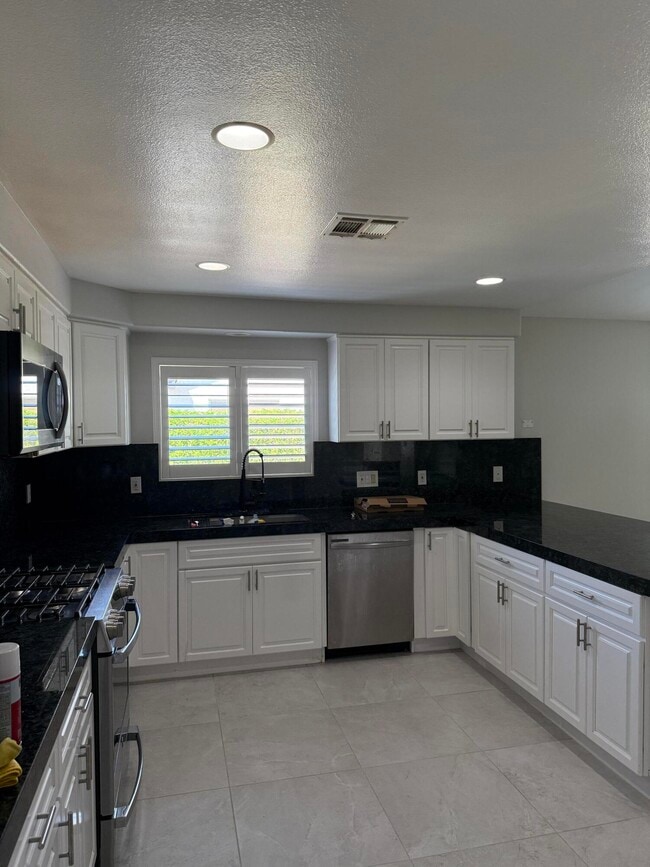 32790 Aurora Vista Rd in Cathedral City, CA - Building Photo - Building Photo