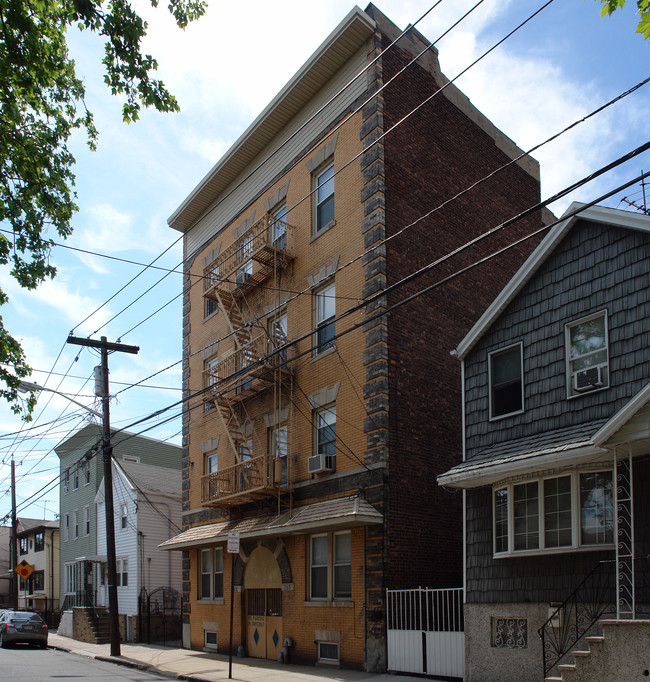 165-167 Oliver St in Newark, NJ - Foto de edificio - Building Photo