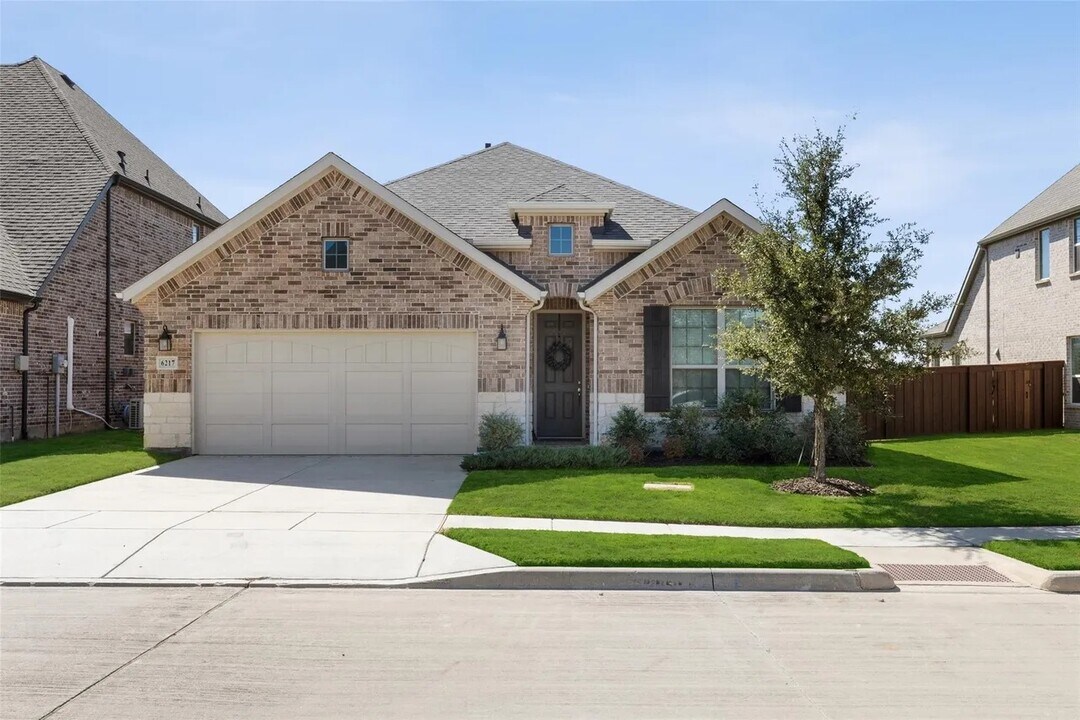 6217 Whiskerbrush Rd in Argyle, TX - Building Photo
