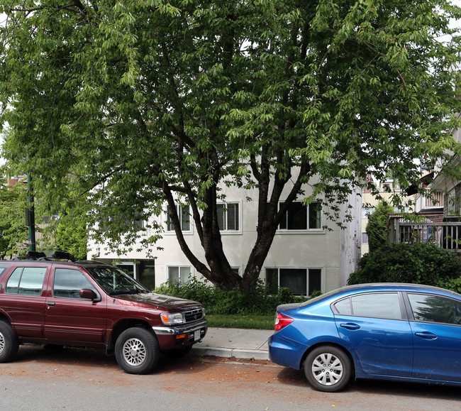2011 York Ave in Vancouver, BC - Building Photo - Building Photo