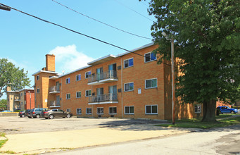 Wildwood Villas in Cleveland, OH - Building Photo - Building Photo