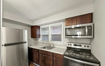 7617 S Colfax Ave in Chicago, IL - Building Photo - Building Photo