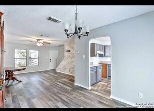 6822 Barton Rock Ln in San Antonio, TX - Building Photo - Building Photo