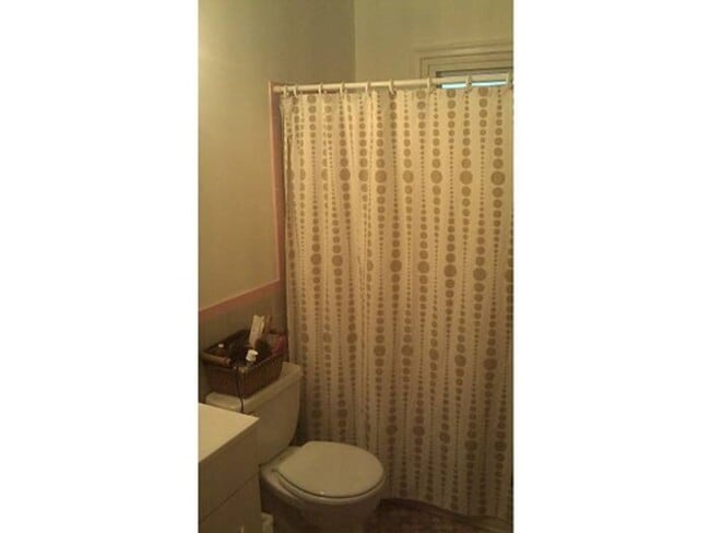 704 Robinwood Ln in Hopkins, MN - Building Photo - Building Photo