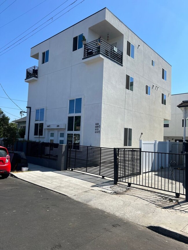 608 E 29th St in Los Angeles, CA - Foto de edificio - Building Photo
