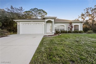 2406 Cleo St in North Port, FL - Building Photo
