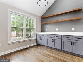9420 William Kirk Ln in Burke, VA - Building Photo - Building Photo