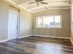 385 Kahoolawe St in Kahului, HI - Building Photo - Building Photo