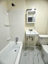 4 Central St-Unit -2nd Floor in Derry, NH - Building Photo - Building Photo