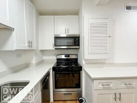 1851 W Dickens Ave, Unit 1F in Chicago, IL - Building Photo