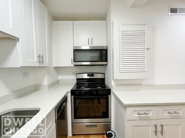 1851 W Dickens Ave, Unit 1F in Chicago, IL - Building Photo