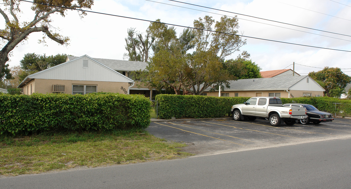 300 NE 4th St in Pompano Beach, FL - Building Photo