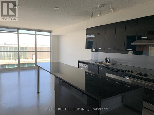 19 Singer Ct in Toronto, ON - Building Photo - Building Photo