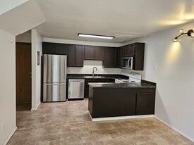 2806 S Barnette St in Fairbanks, AK - Building Photo