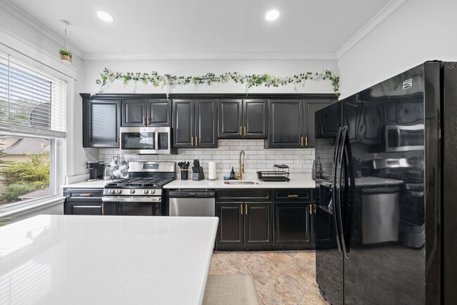 84 W 42nd St in Bayonne, NJ - Building Photo - Building Photo