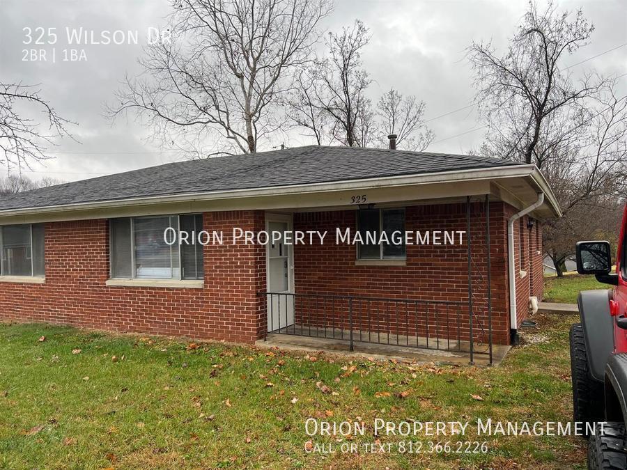 325 Wilson Dr in Bloomfield, IN - Building Photo