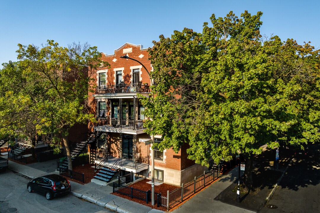 4985-4993 Sainte-Catherine St E in Montréal, QC - Building Photo