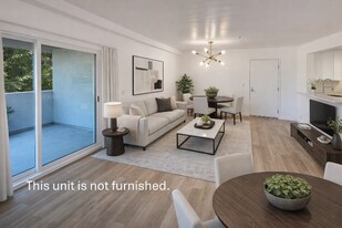 5541 Fulcher Ave in Los Angeles, CA - Building Photo