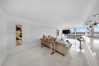 600 Parkview Dr in Hallandale Beach, FL - Foto de edificio - Building Photo