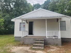 506 E Spring St in Dothan, AL - Building Photo