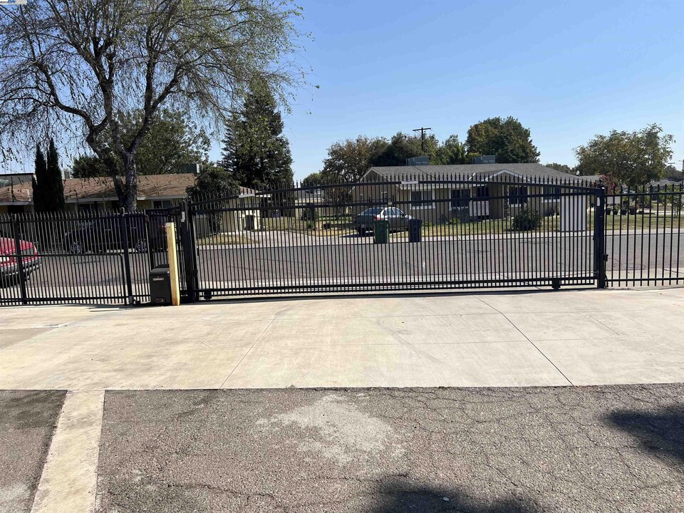 1015 W 9th St in Tracy, CA - Building Photo
