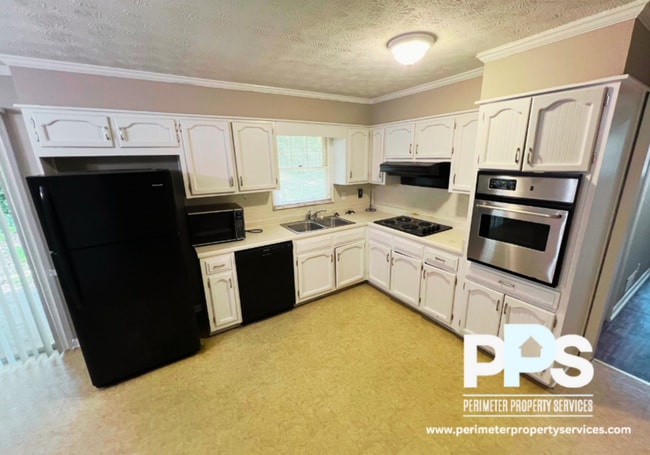 6999 Knollwood Dr in Morrow, GA - Building Photo - Building Photo