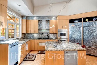 10436 SE 19th St in Bellevue, WA - Building Photo - Building Photo