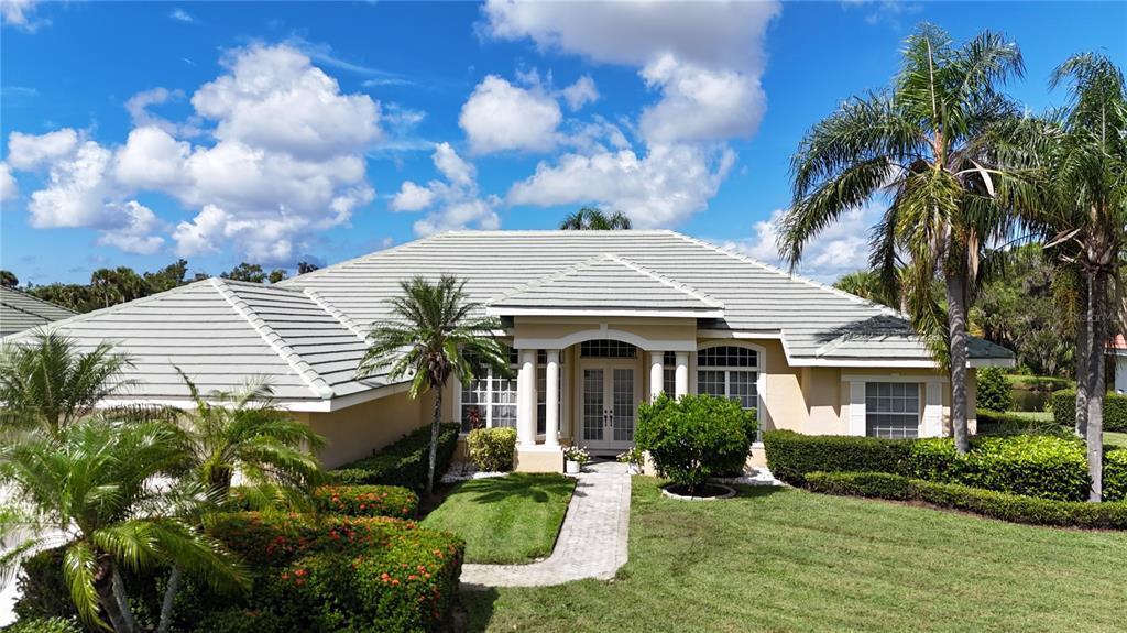 8200 Deerbrook Cir in Sarasota, FL - Foto de edificio