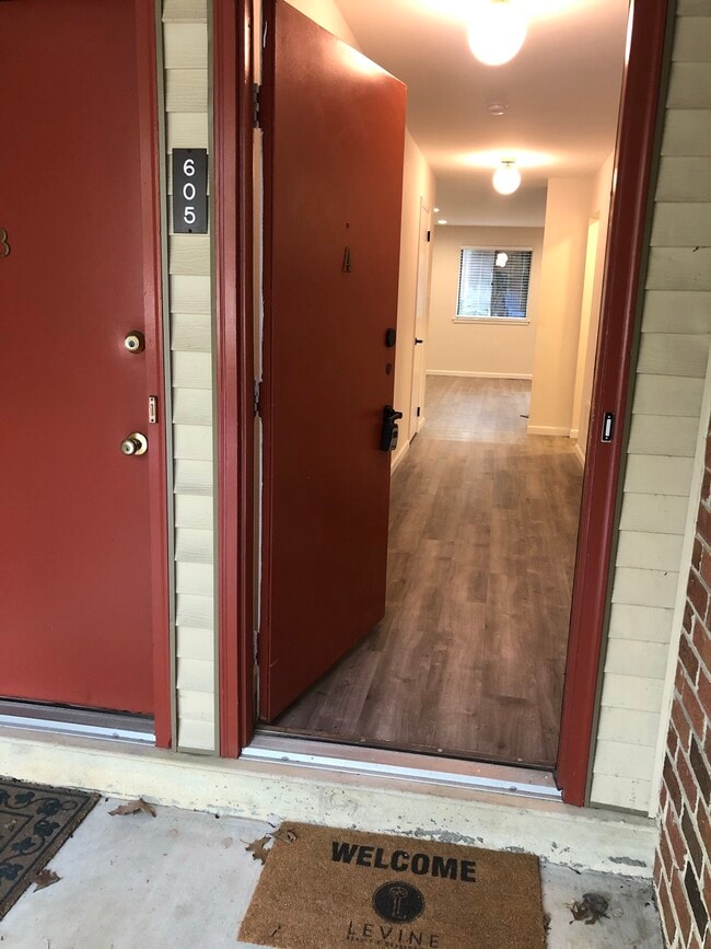 605A Cypress Point Cir, Unit 605A in Mount Laurel, NJ - Building Photo - Building Photo