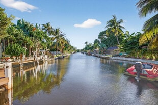 1570 NE 30th Pl in Oakland Park, FL - Building Photo