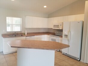 910 SW 34th Terrace in Cape Coral, FL - Building Photo - Building Photo