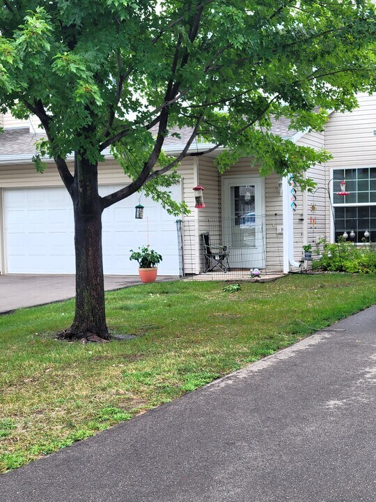 16 Bridgewater Trail in Hudson, WI - Building Photo