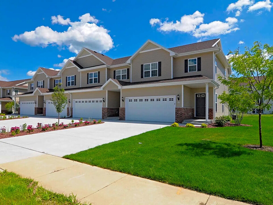 Lakeside Townhomes in Whitewater, WI - Building Photo