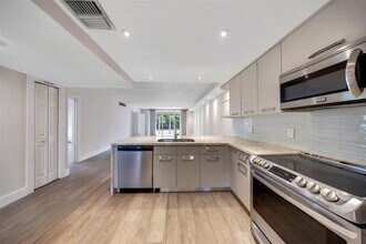 800 E Cypress Ln in Pompano Beach, FL - Building Photo - Building Photo