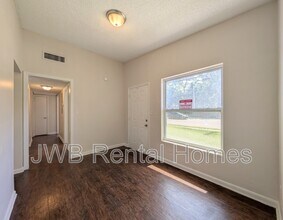 2710 Rogero Rd in Jacksonville, FL - Building Photo - Building Photo