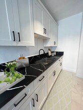 511 Serrano Ave in Los Angeles, CA - Building Photo - Building Photo